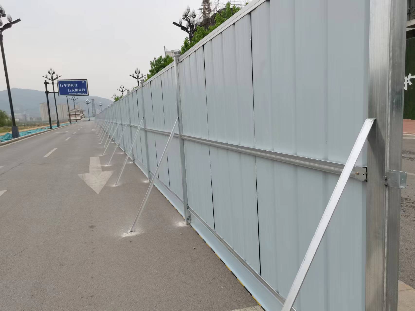 宜阳县锦屏路改造项目安装小草彩钢围挡(图8)