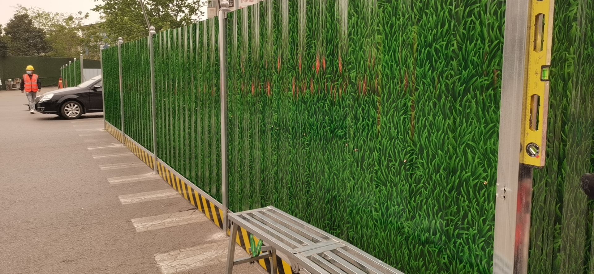 宜阳县锦屏路改造项目安装小草彩钢围挡(图4)