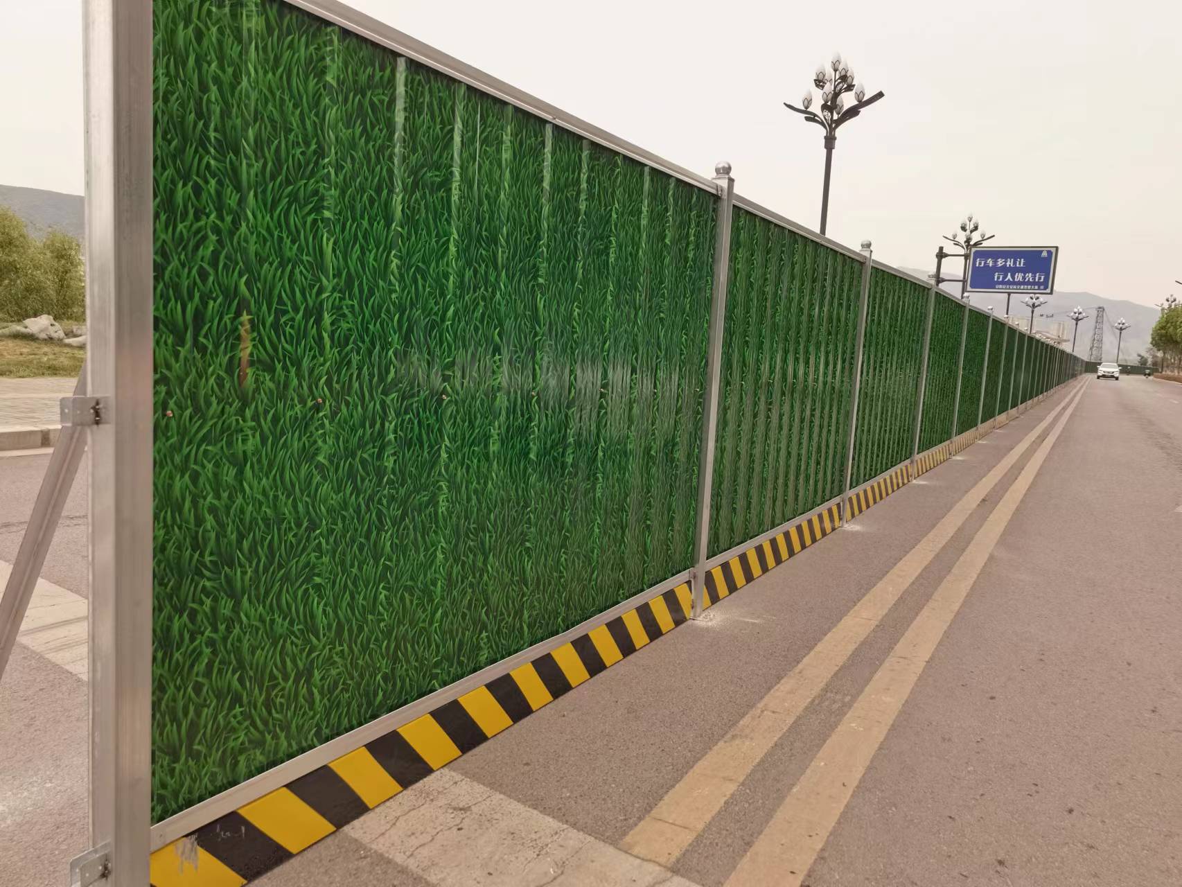 宜阳县锦屏路改造项目安装小草彩钢围挡(图10)